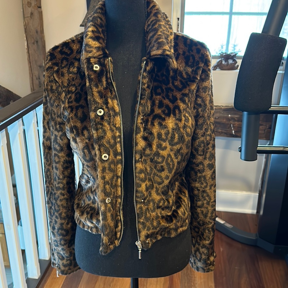 NWOT Guess faux fur bomber style leopard jacket